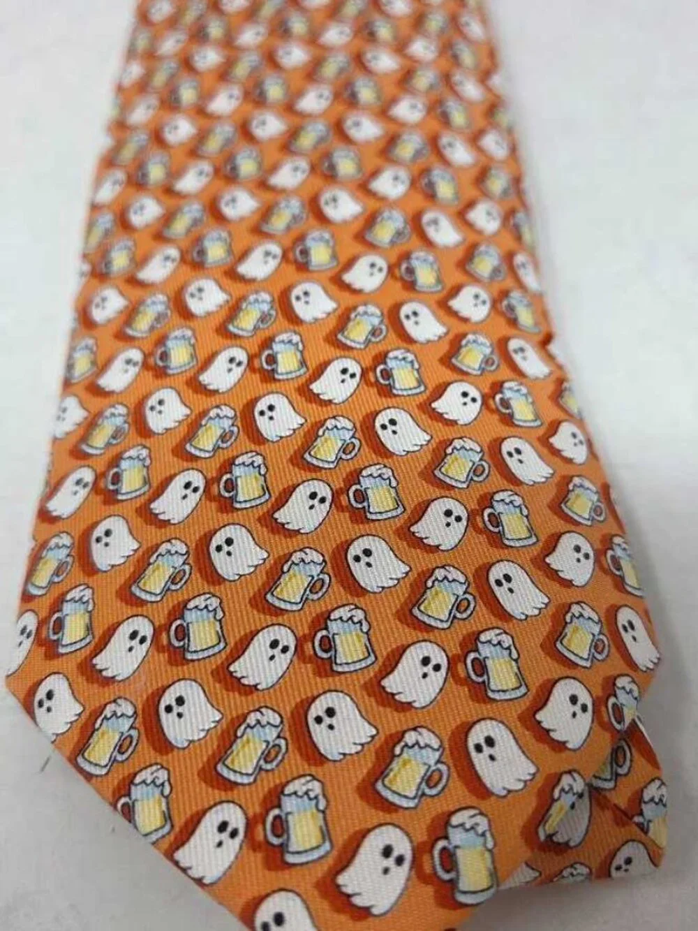 New Vineyard Vines Halloween Boos & Brews beer drinking ghosts orange tie
